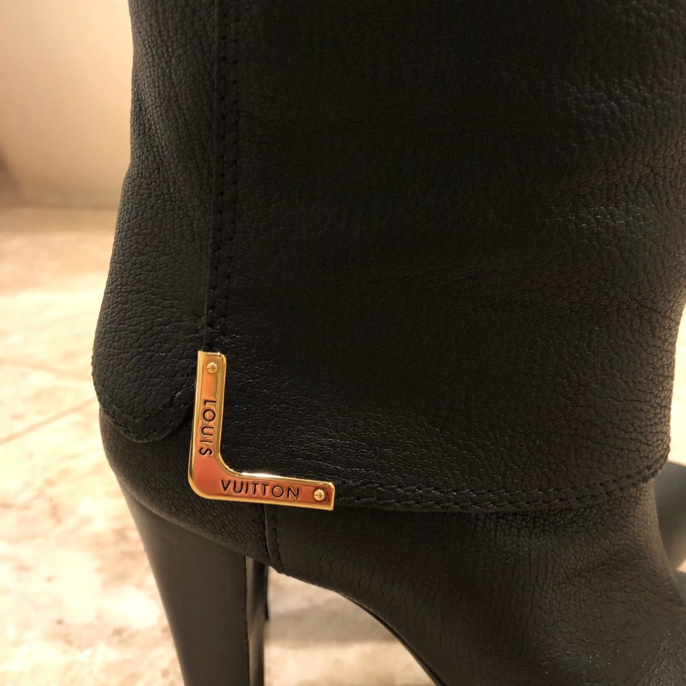 Authentic Louis Vuitton Queen Boots - Picture 4 of 8